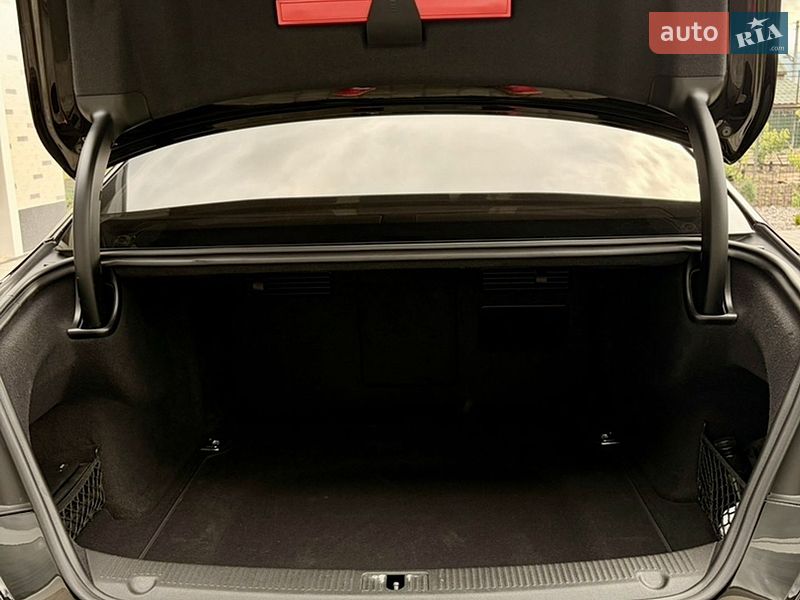 Седан Audi A8 2014 в Первомайске