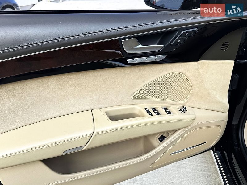 Седан Audi A8 2013 в Луцьку