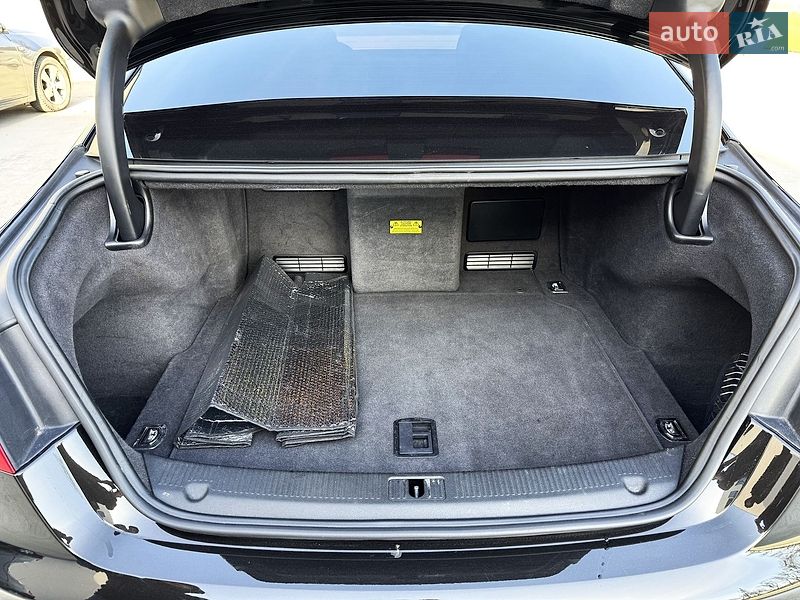 Седан Audi A8 2013 в Луцьку