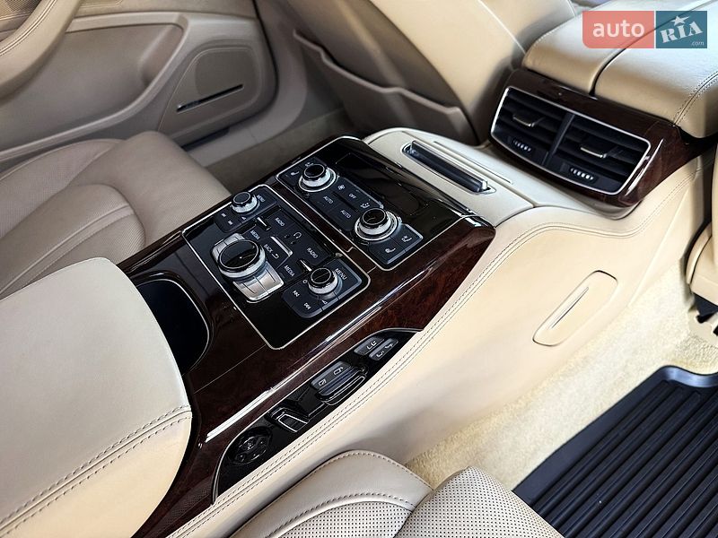 Седан Audi A8 2013 в Луцьку