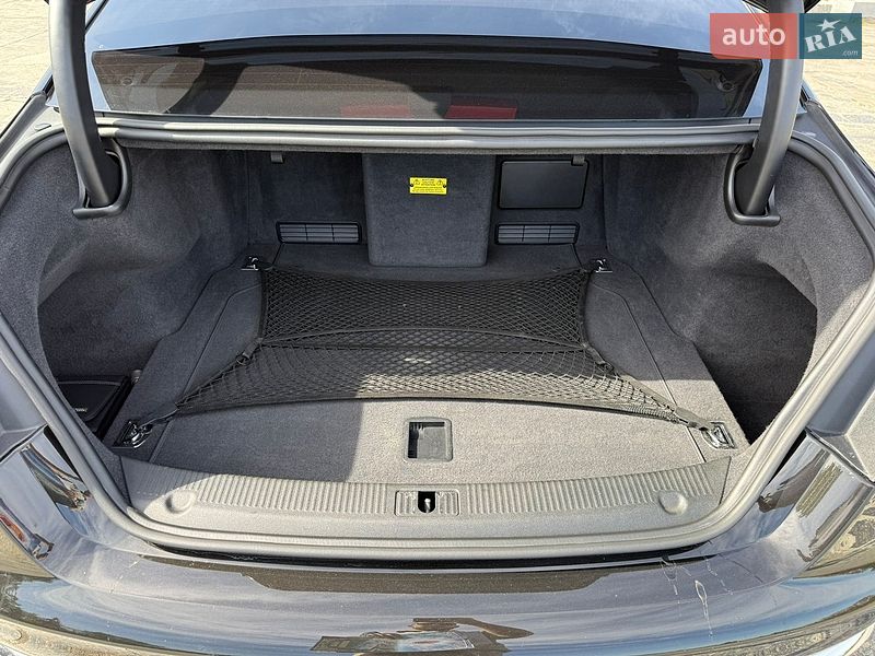 Седан Audi A8 2013 в Киеве