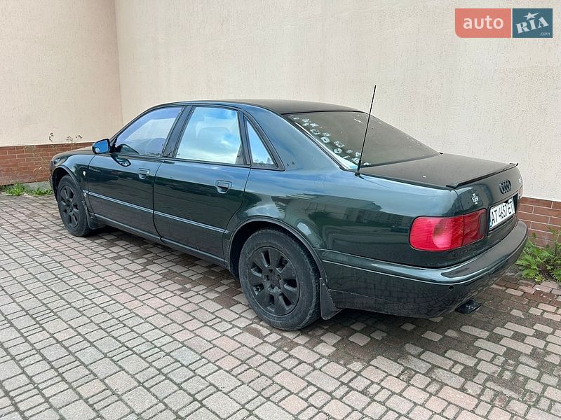 Седан Audi A8 1996 в Долині