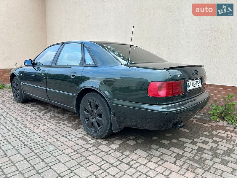 Седан Audi A8 1996 в Долині