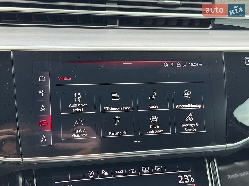 Седан Audi A8 2024 в Рівному