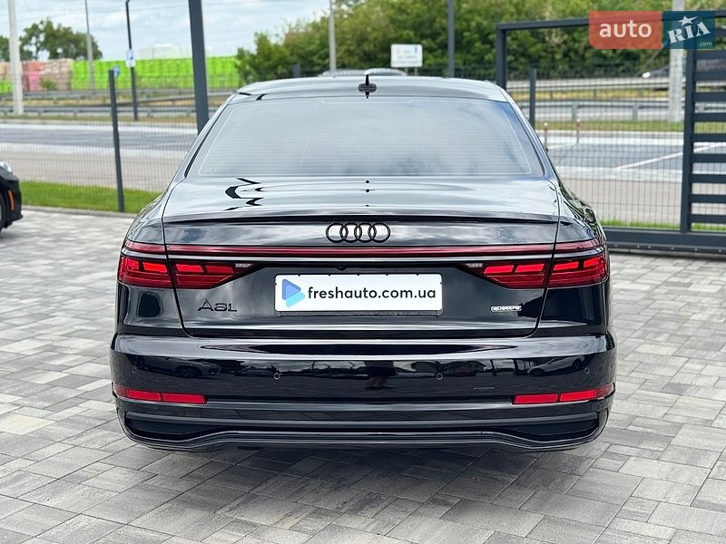 Седан Audi A8 2024 в Рівному