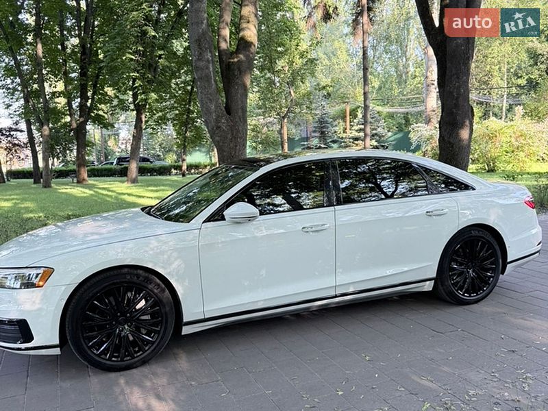 Седан Audi A8 2018 в Києві