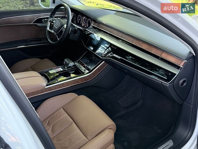 Седан Audi A8 2018 в Києві
