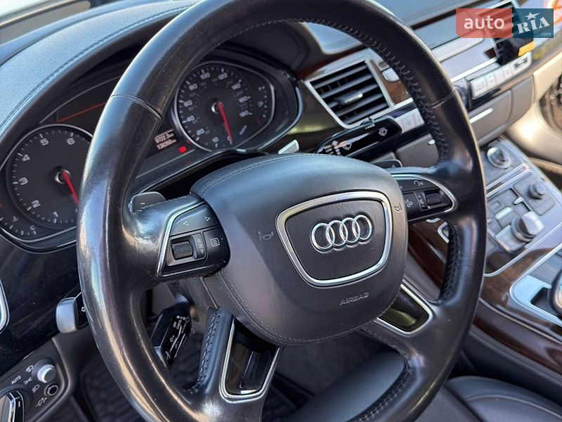 Седан Audi A8 2016 в Благовіщенську
