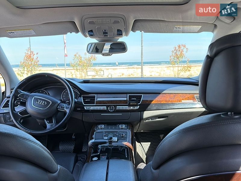 Седан Audi A8 2016 в Благовіщенську