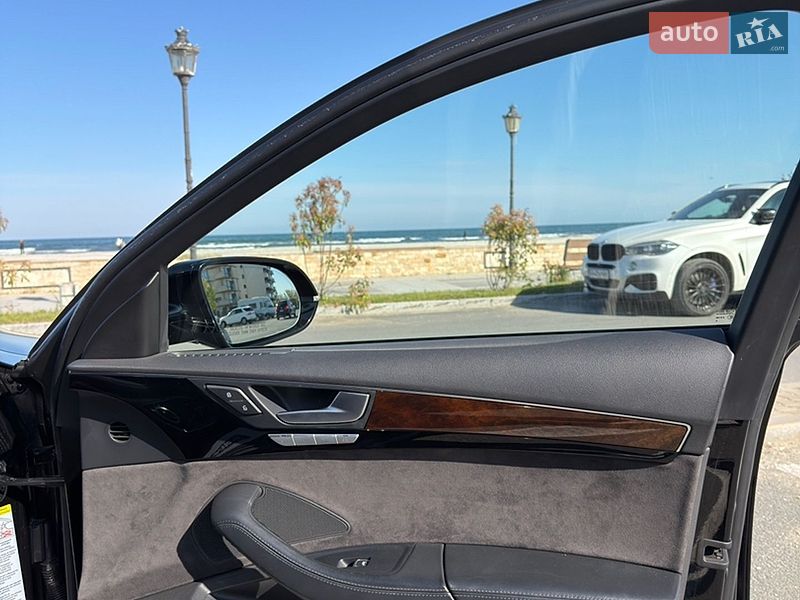Седан Audi A8 2016 в Благовіщенську