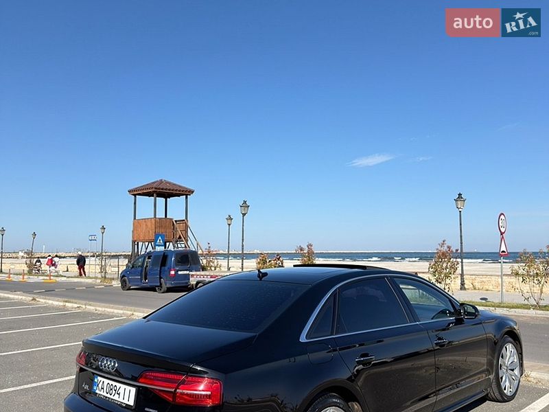 Седан Audi A8 2016 в Благовіщенську