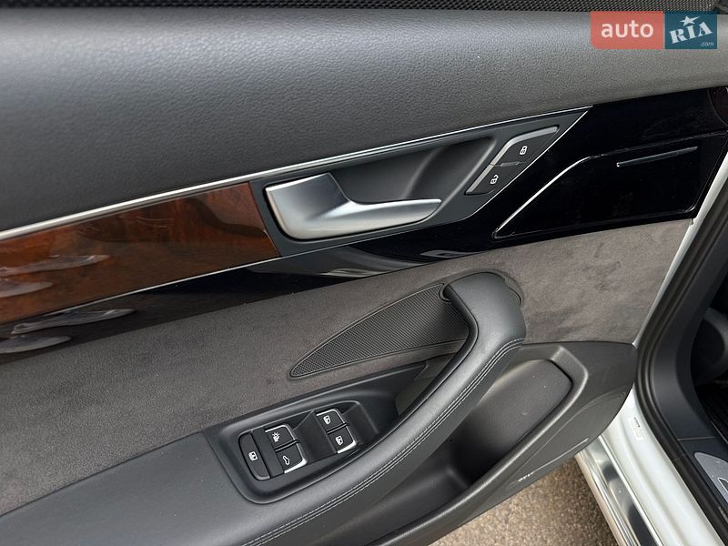 Седан Audi A8 2016 в Кривому Розі