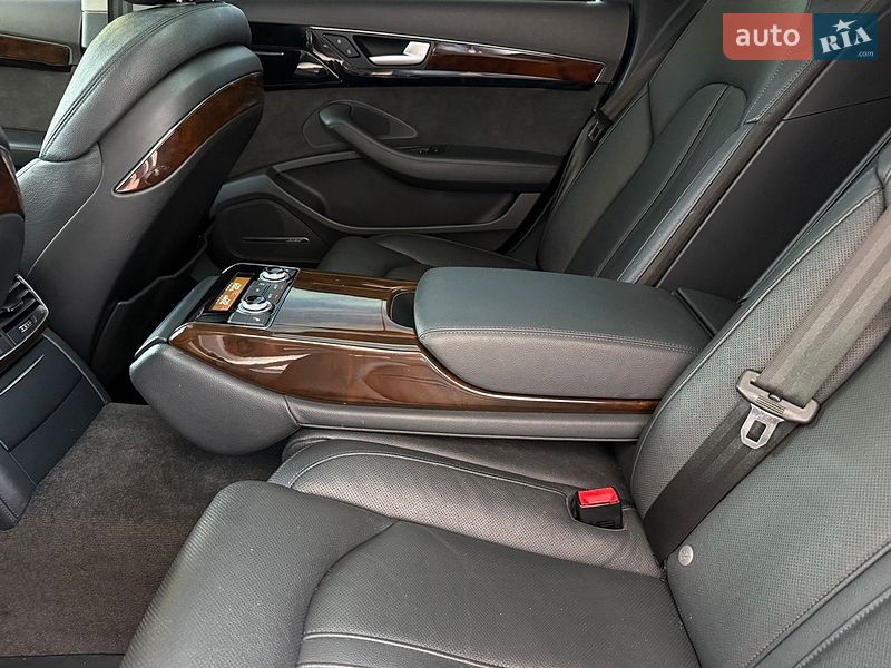 Седан Audi A8 2016 в Кривому Розі