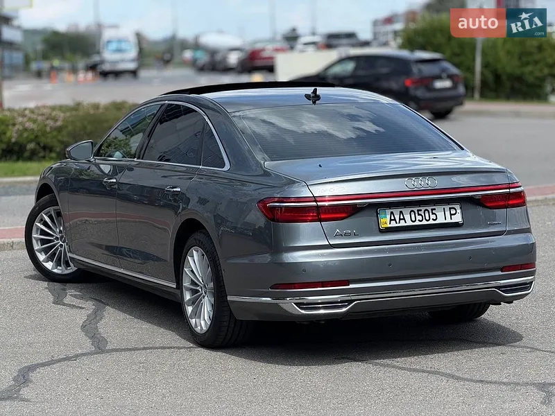 Audi A8 2018 VIN WAU8DAF83KN010633 фото оголошення 96 з 176