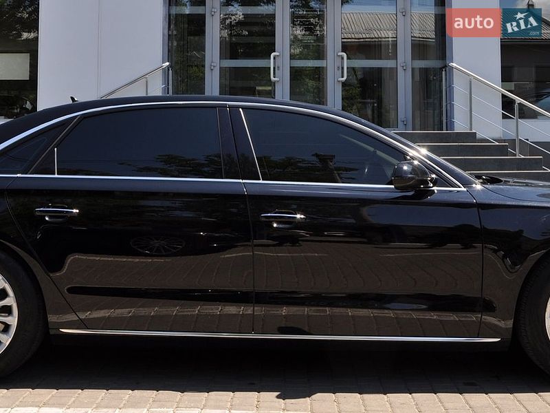 Седан Audi A8 2015 в Одесі