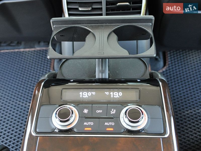 Седан Audi A8 2015 в Одесі