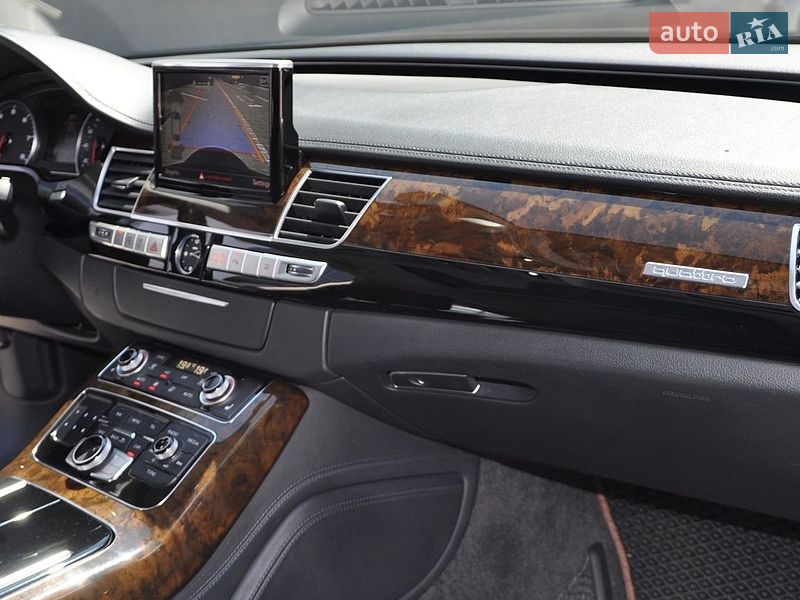 Седан Audi A8 2015 в Одесі