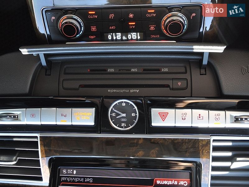 Седан Audi A8 2015 в Одесі