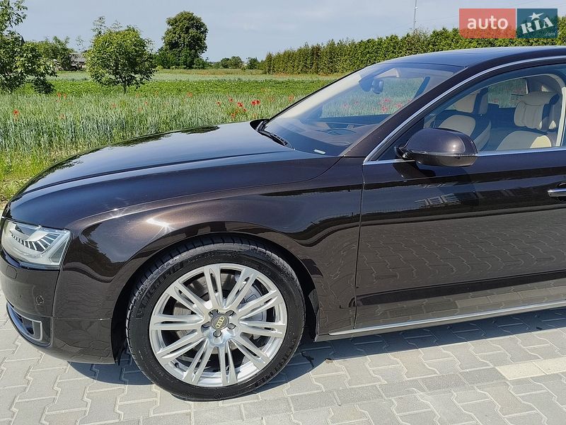 Седан Audi A8 2014 в Львове