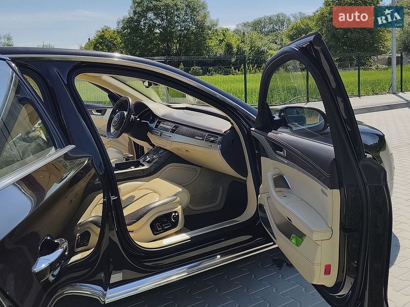 Седан Audi A8 2014 в Львове