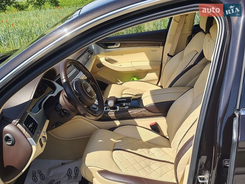 Седан Audi A8 2014 в Львове