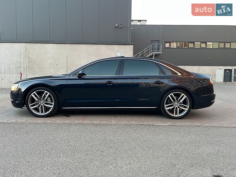 Седан Audi A8 2011 в Вишневом