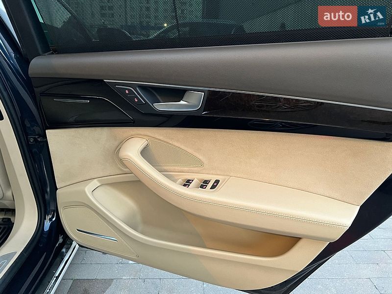 Седан Audi A8 2011 в Вишневом