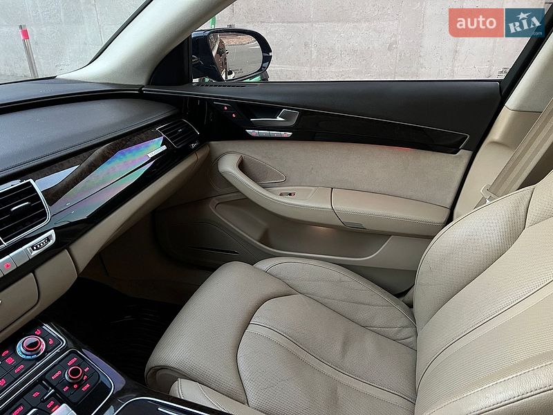 Седан Audi A8 2011 в Вишневом