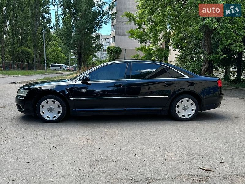 Седан Audi A8 2004 в Одессе