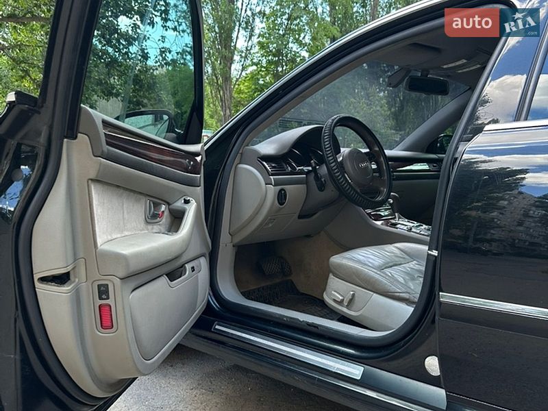 Седан Audi A8 2004 в Одесі