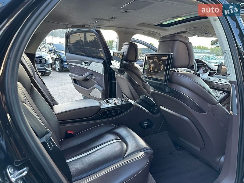 Седан Audi A8 2012 в Харкові
