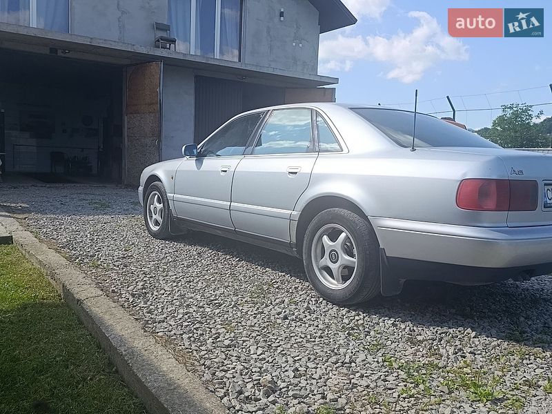Седан Audi A8 1997 в Чернівцях