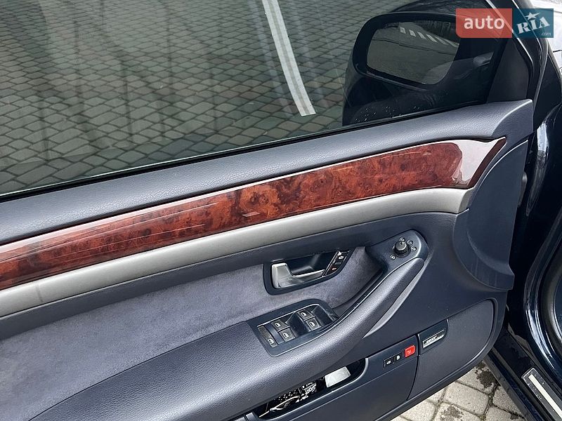 Седан Audi A8 2004 в Львові