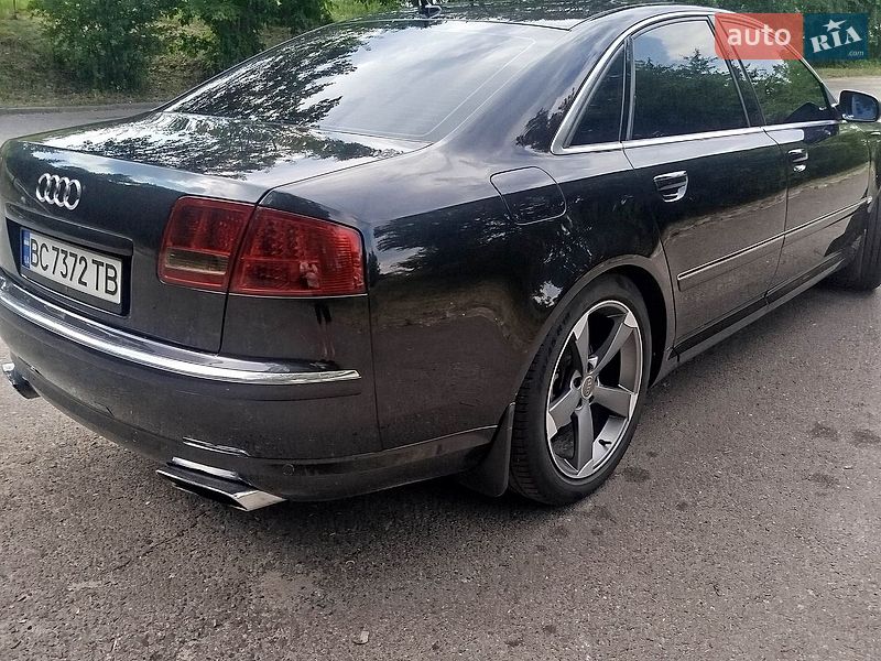 Седан Audi A8 2005 в Рава-Русской
