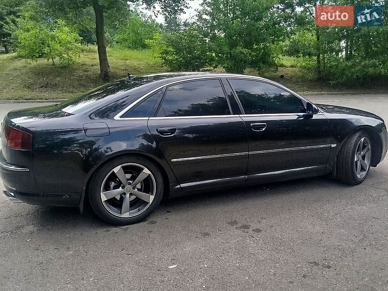 Седан Audi A8 2005 в Рава-Русской