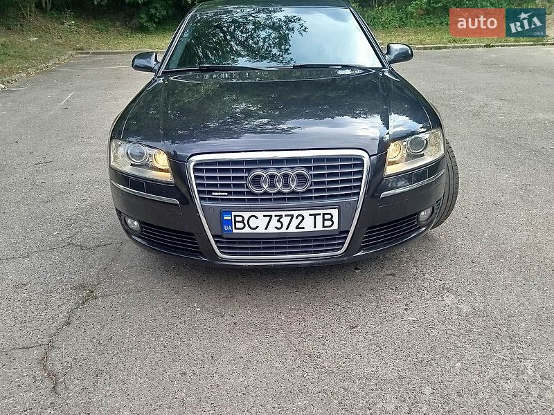 Седан Audi A8 2005 в Рава-Русской