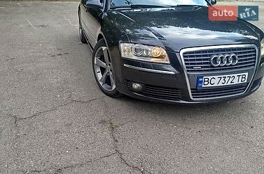 Седан Audi A8 2005 в Рава-Русской