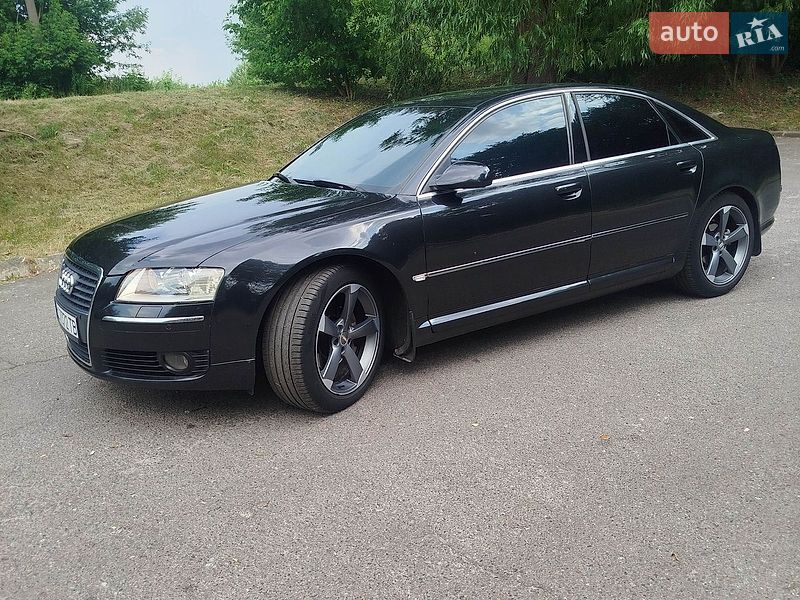 Седан Audi A8 2005 в Рава-Русской