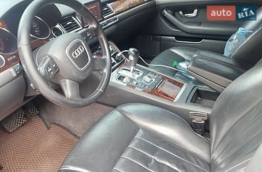Седан Audi A8 2005 в Рава-Русской