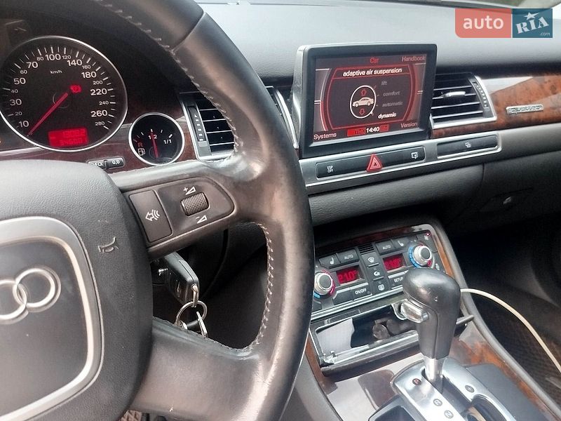 Седан Audi A8 2005 в Рава-Русской