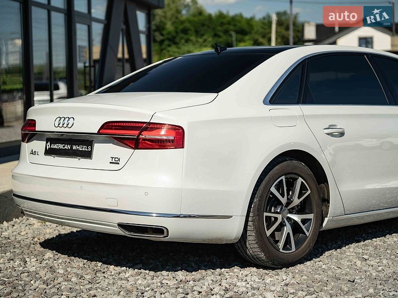 Седан Audi A8 2015 в Черновцах
