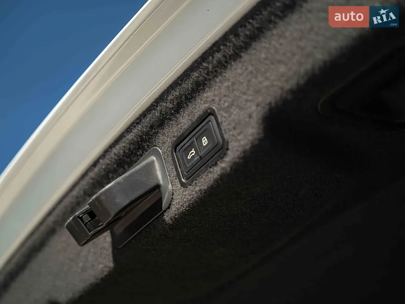 Audi A8 2015 VIN WAU3RAFD3GN007022 фото оголошення 17 з 96