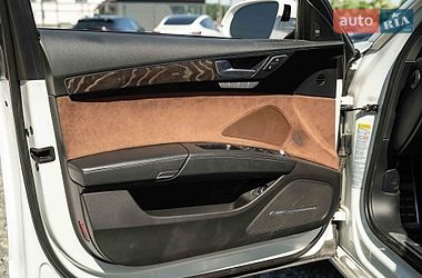 Седан Audi A8 2015 в Черновцах