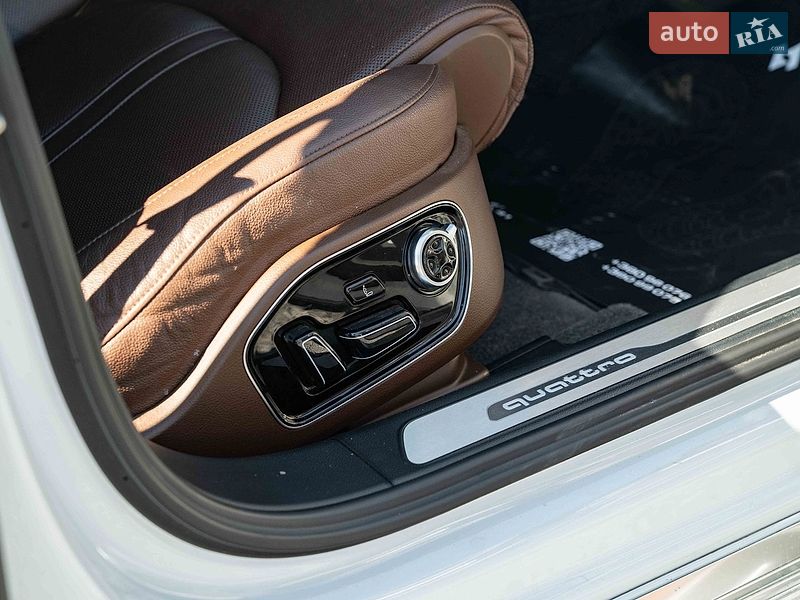 Седан Audi A8 2015 в Черновцах