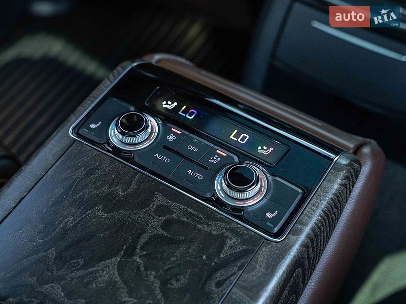 Седан Audi A8 2015 в Черновцах