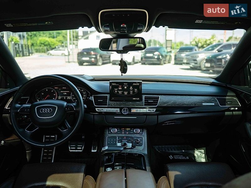 Седан Audi A8 2015 в Черновцах