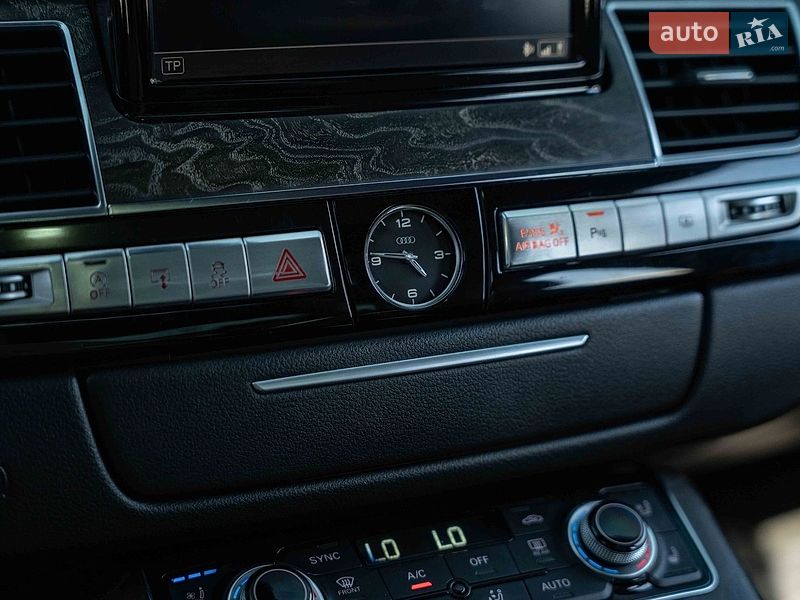 Седан Audi A8 2015 в Черновцах