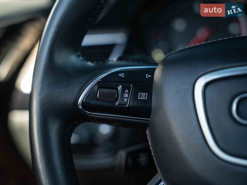 Седан Audi A8 2015 в Черновцах