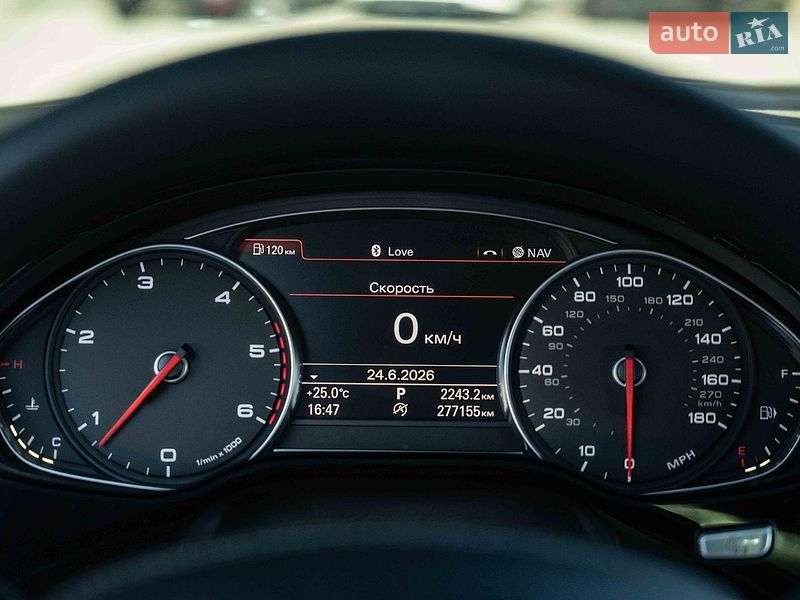 Седан Audi A8 2015 в Черновцах