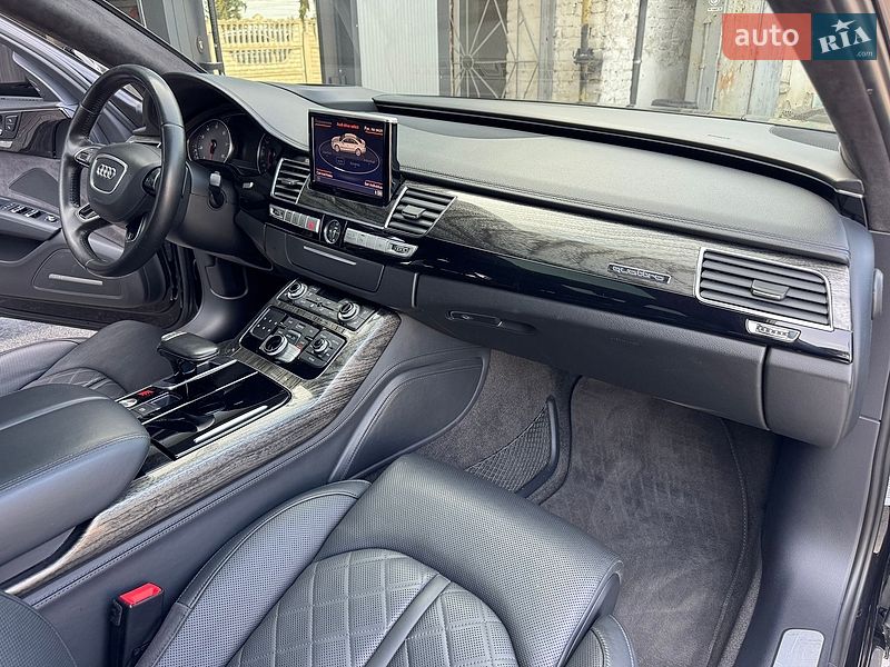 Седан Audi A8 2015 в Тернополе
